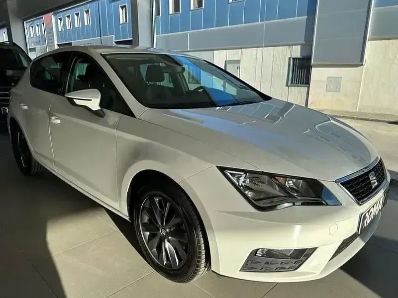 Usado Seat Leon Style 115 CV (84 kW) 2020 Blanco Berlina