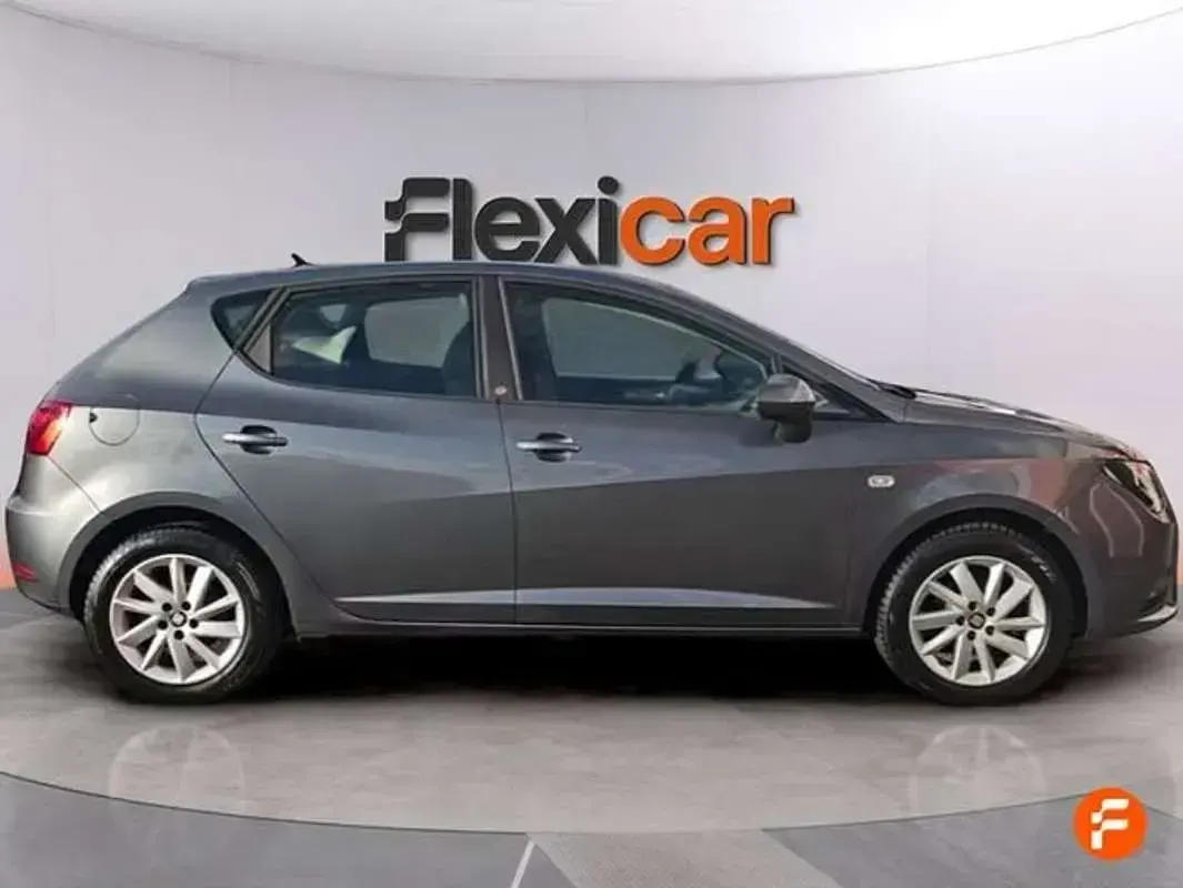 Usado Seat Ibiza Reference 90 CV (66 kW) 2017 Gris Utilitario