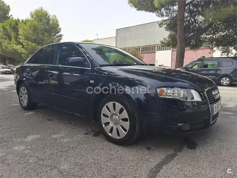 Usado Audi A4 140 CV (102 kW) 2005 Azul Berlina