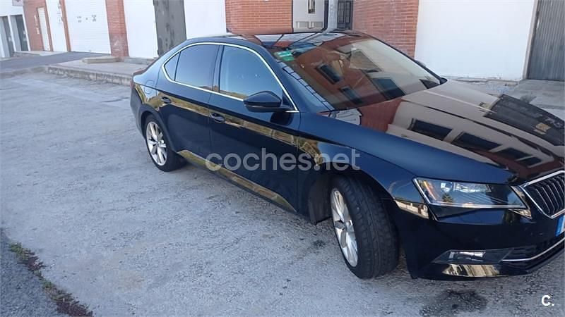 Usado Skoda Superb 150 CV (110 kW) 2017 Negro Berlina