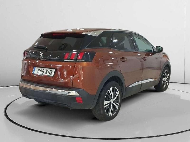Usado Peugeot 3008 Allure 132 CV (97 kW) 2018 Marrón SUV