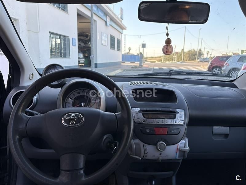 Usado Toyota Aygo 68 CV (50 kW) 2007 Negro Utilitario
