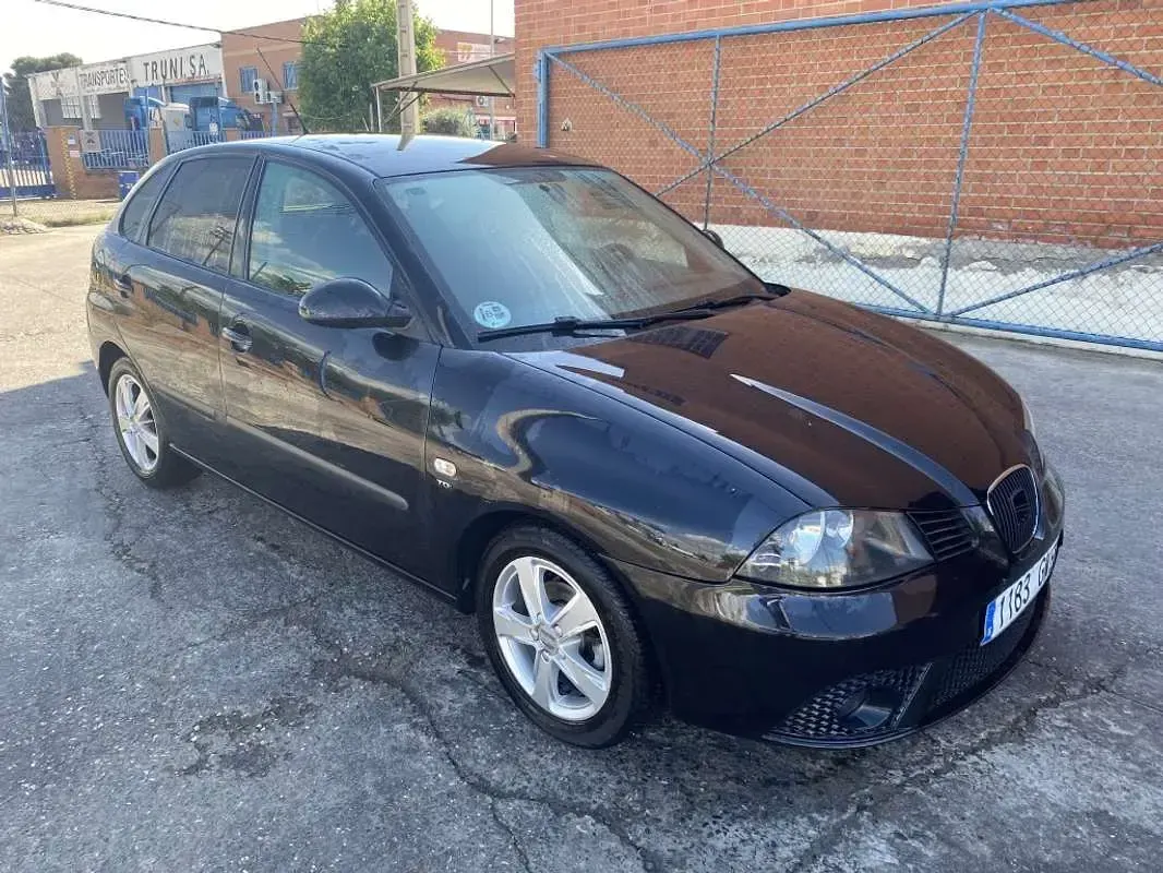 Usado Seat Ibiza 101 CV (74 kW) 2009 Negro Utilitario