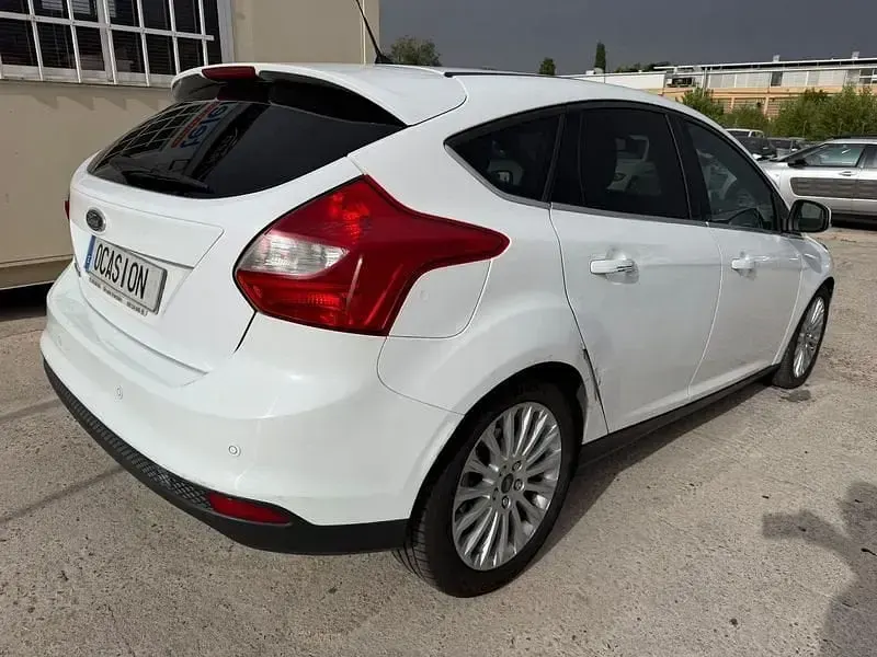 Usado Ford Focus 109 CV (80 kW) 2011 Blanco Berlina
