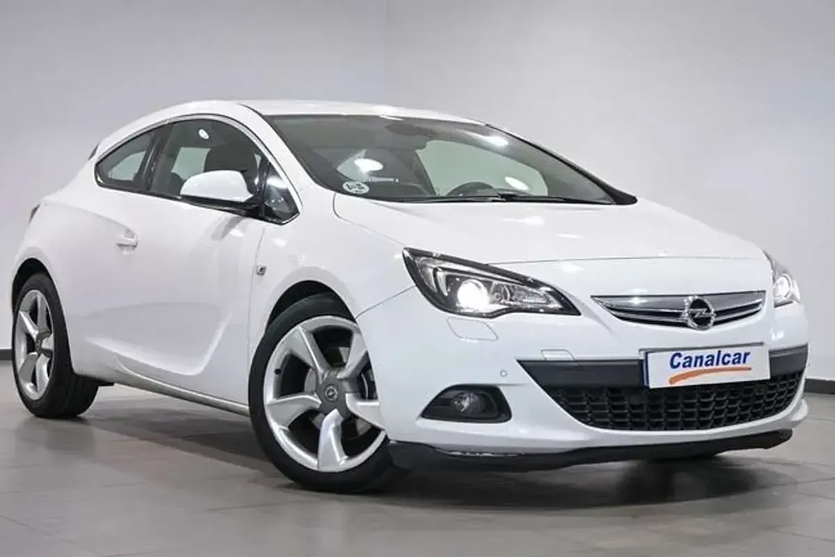 Usado Opel Astra GTC Sportive 131 CV (96 kW) 2014 Blanco Berlina