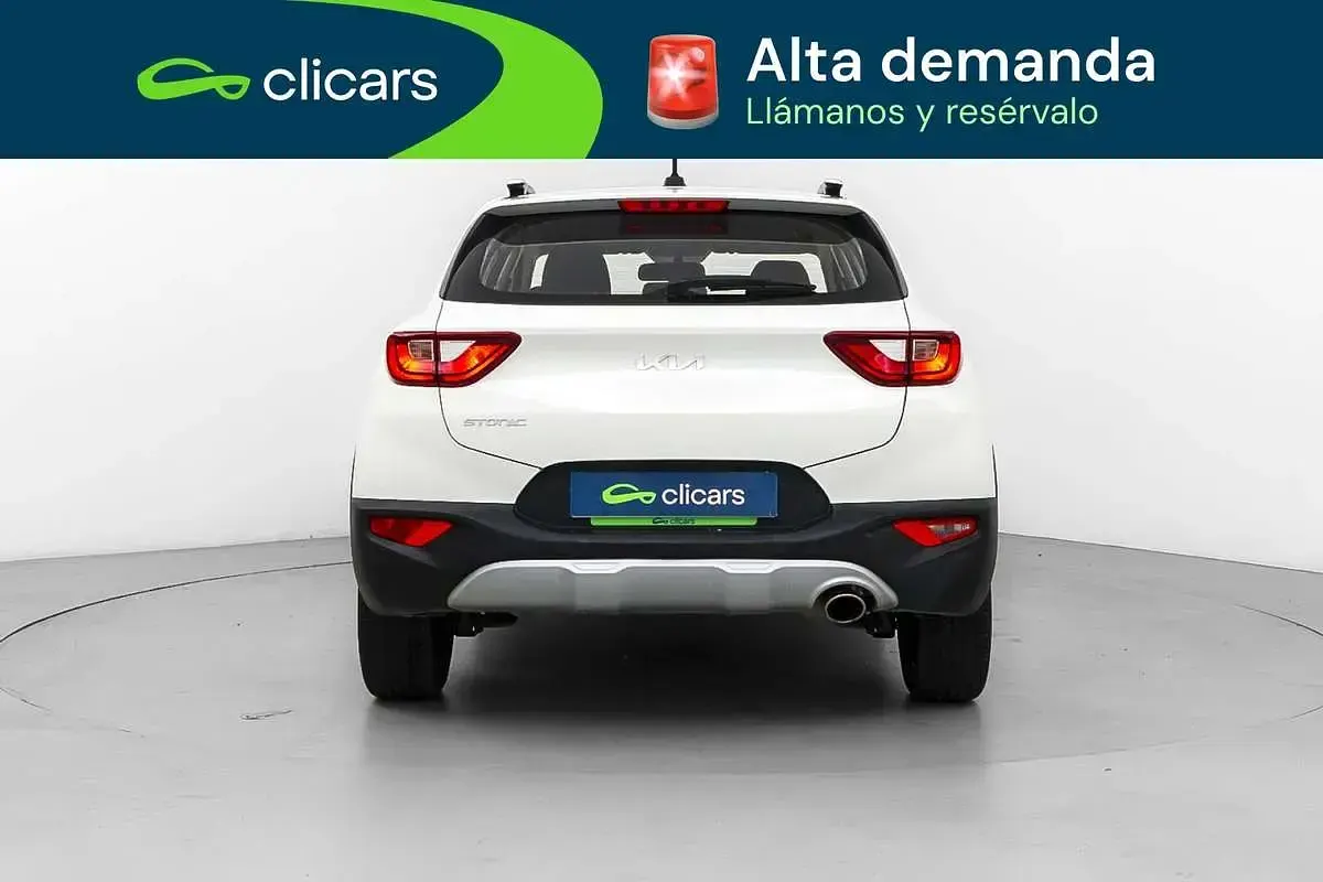 Usado Kia Stonic 84 CV (61 kW) 2023 Blanco SUV