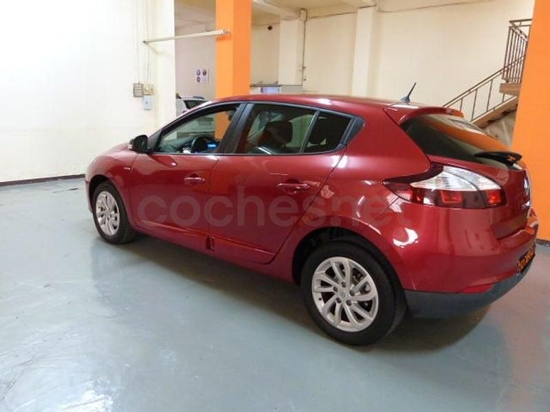 Usado Renault Mégane LIMITED 115 CV (84 kW) 2014 Granate Berlina