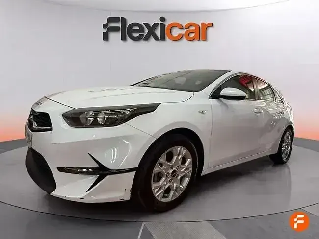 Usado Kia Ceed 136 CV (100 kW) 2023 Blanco Utilitario