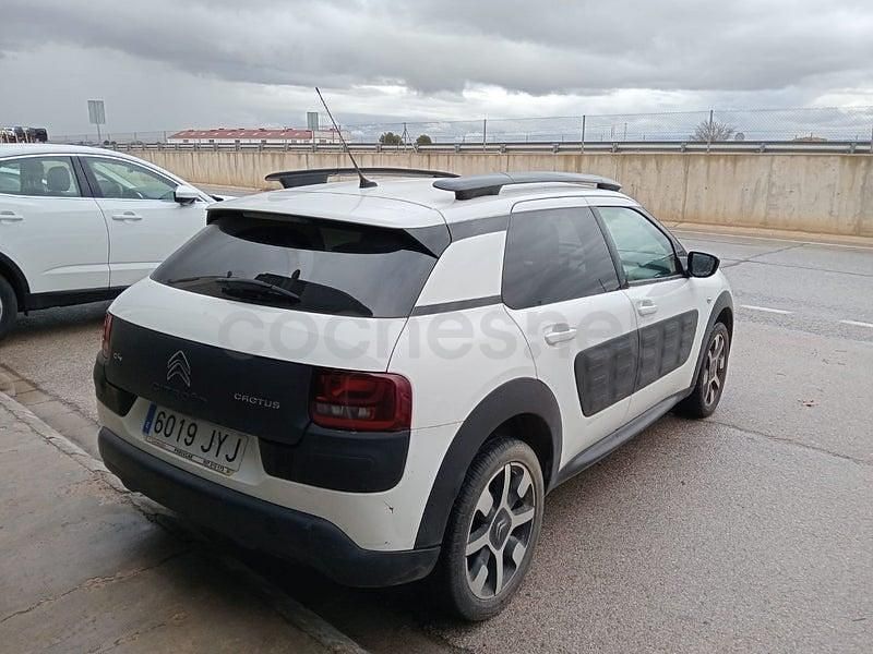 Begagnad Citroën C4 Feel 100 HK (73 kW) 2017 Vit Sedan