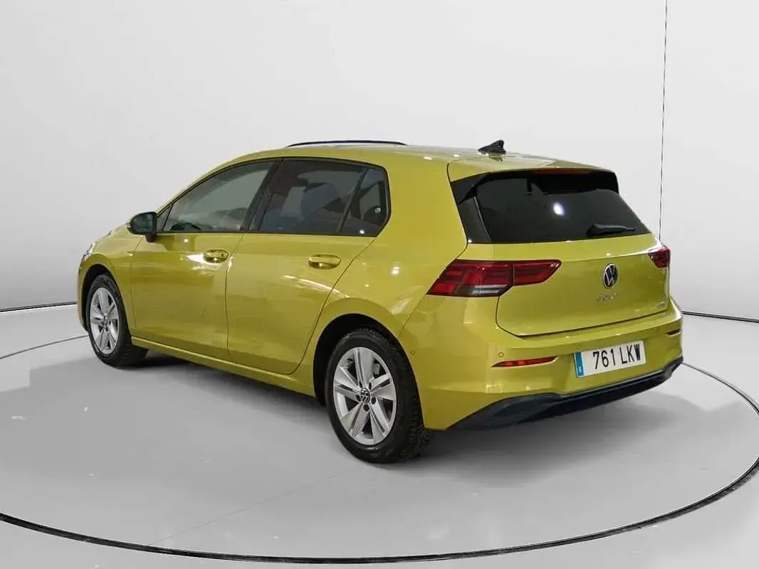 Usado VW Golf VII Life 150 CV (110 kW) 2020 Amarillo Utilitario