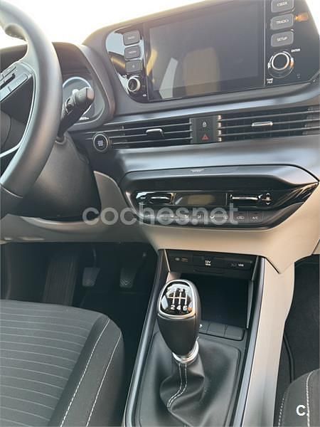 Occasion Hyundai i20 100 ch (73 kW) 2023 Gris Berline