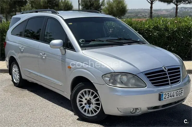 Usado SsangYong Rodius Limited 165 CV (121 kW) 2008 Gris / plata Monovolumen