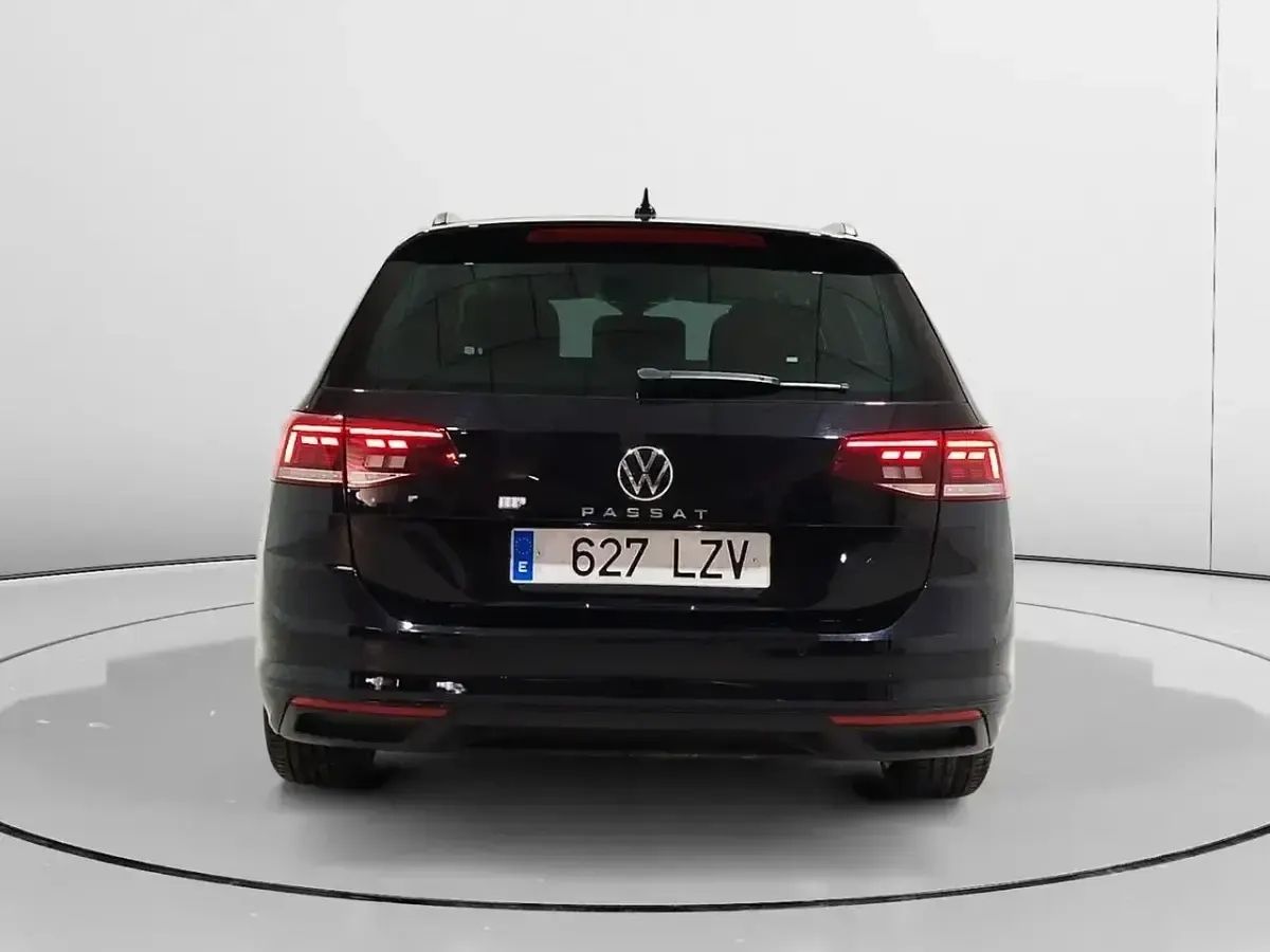 Usado VW Passat Business 150 CV (110 kW) 2022 Negro Familiar