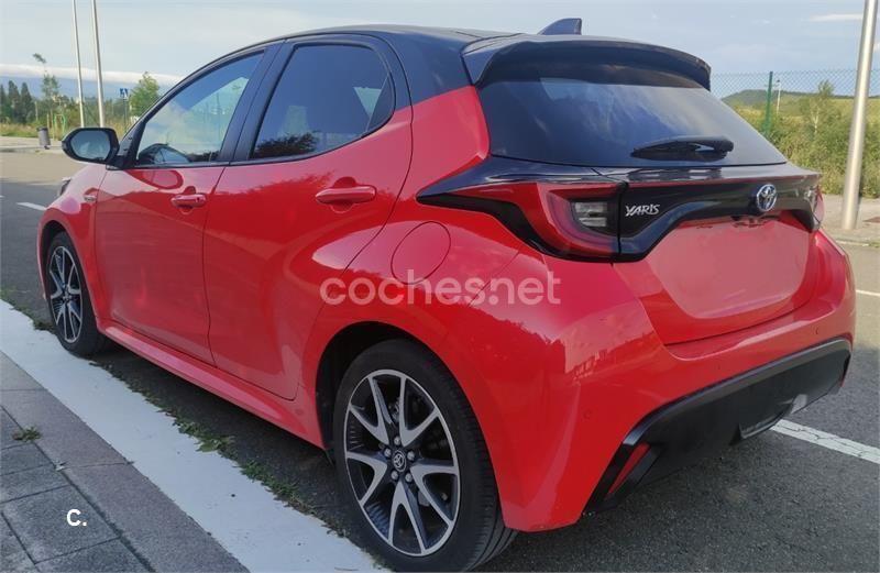 Rojo Usado 2021 Toyota Yaris Hybrid Edition Berlina | 21.000 € (Precio justo) - Imagen 1/4
