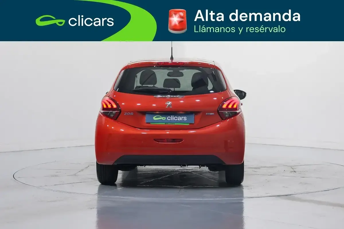 Usado Peugeot 208 Allure 110 CV (80 kW) 2016 Naranja Utilitario