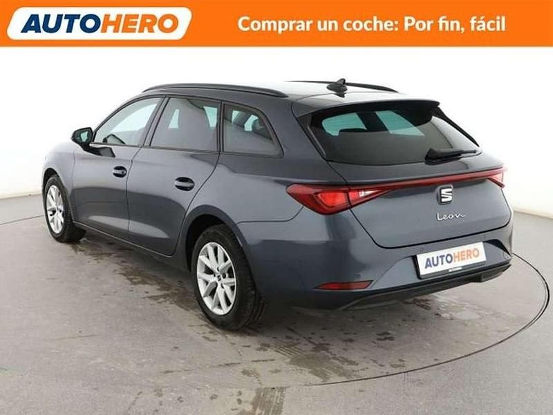 Usado Seat Leon Style 150 CV (110 kW) 2022 Gris Familiar