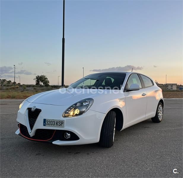 Usado Alfa Romeo Giulietta 120 CV (88 kW) 2018 Blanco Utilitario