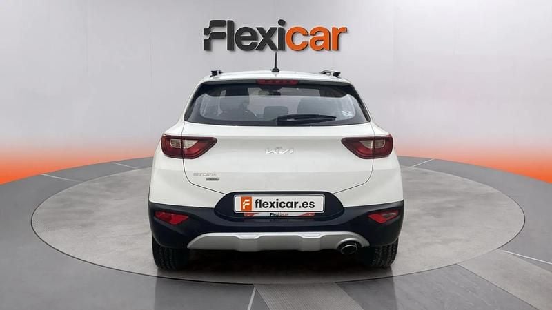 Usado Kia Stonic 101 CV (74 kW) 2023 Blanco SUV