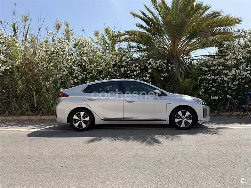 Usado Hyundai Ioniq 141 CV (103 kW) 2018 Gris / plata Utilitario