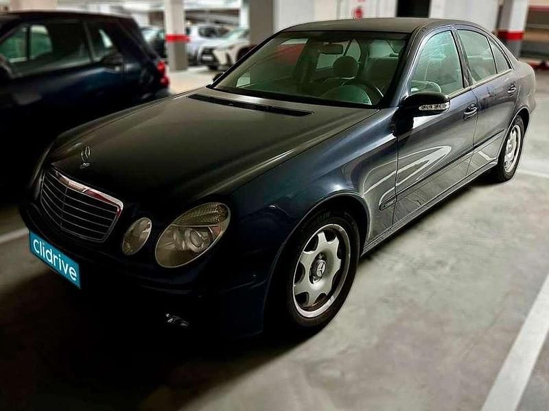 Usado Mercedes E220 177 CV (130 kW) 2004 Azul Berlina