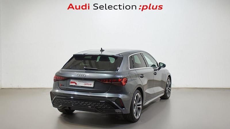 Usado Audi A3 150 CV (110 kW) 2024 Gris daytona efecto perla Berlina