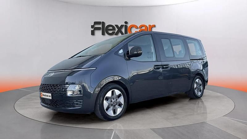 Usado Hyundai Staria 177 CV (130 kW) 2023 Gris Monovolumen