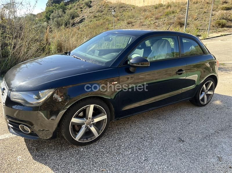 Negro Usado 2011 Audi A1 Attraction Berlina | 8400 € (Precio justo) - Imagen 1/4