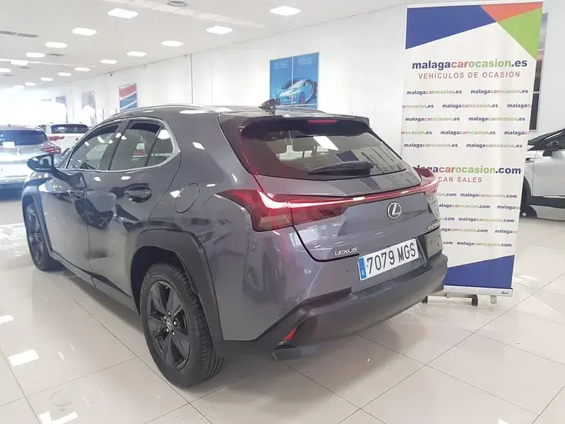 Usado Lexus UX Business Edition 184 CV (135 kW) 2023 Gris / plata SUV