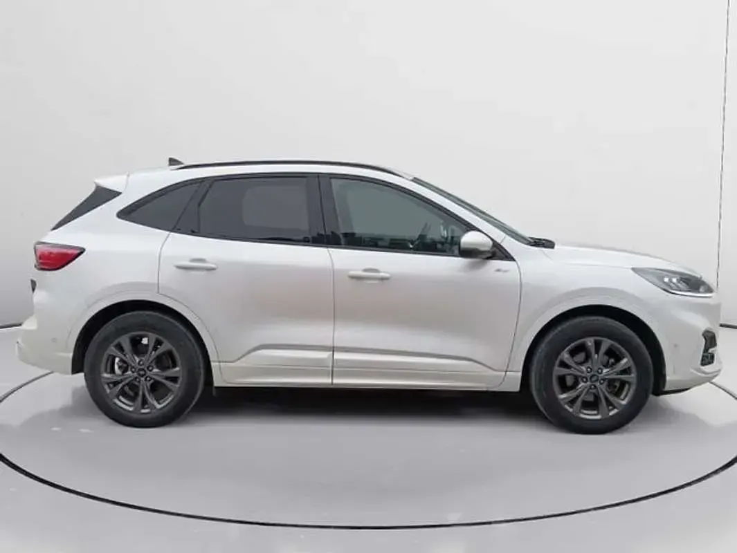 Usado Ford Kuga ST-Line 226 CV (166 kW) 2022 Blanco SUV