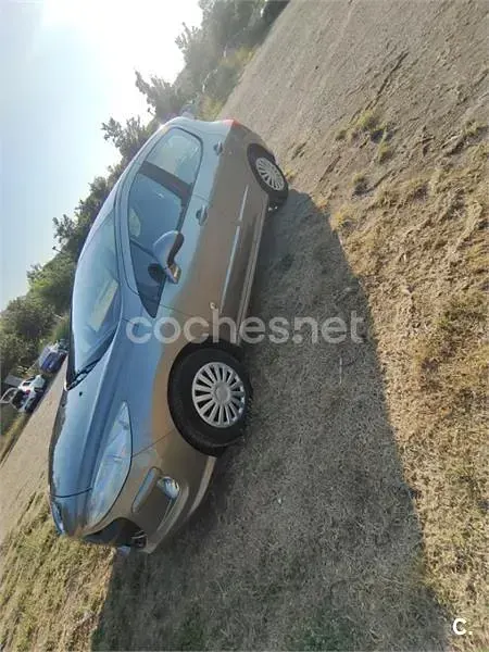 Usado Peugeot 308 Sportium 120 CV (88 kW) 2011 Gris / plata Berlina