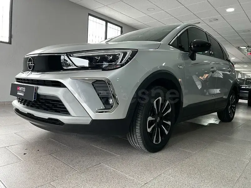 Usado Opel Crossland X Elegance 110 CV (80 kW) 2024 Gris / plata SUV