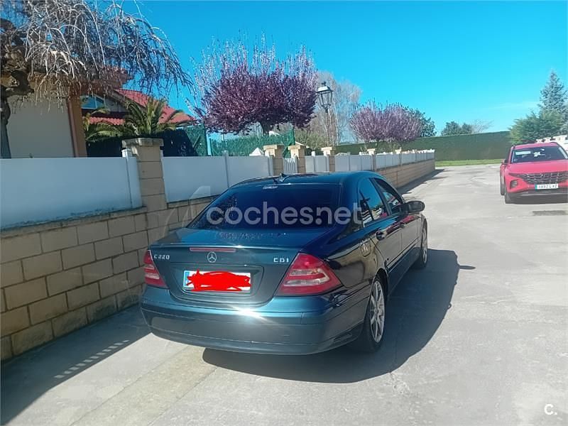 Usado Mercedes C220 Elegance 143 CV (105 kW) 2004 Azul Familiar