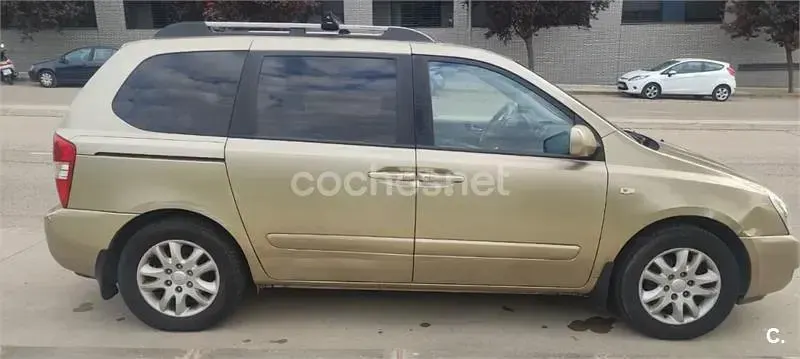 Usado Kia Carnival EX 144 CV (105 kW) 2006 Beige Monovolumen
