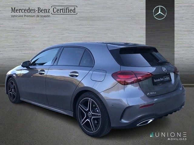 Usado Mercedes A180 AMG line 116 CV (85 kW) 2026 Gris montaña