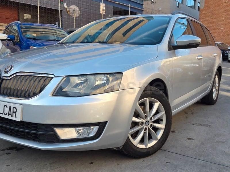 Usado Skoda Octavia Active 105 CV (77 kW) 2014 Gris / plata Utilitario