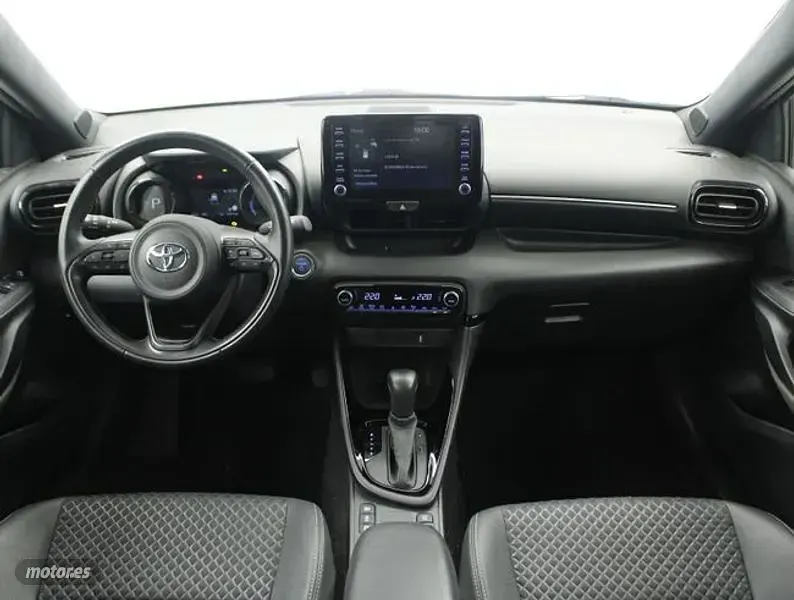 Usado Toyota Yaris Style 116 CV (85 kW) 2022 Blanco Utilitario