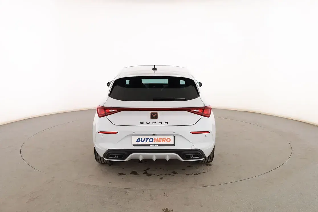 Usado Cupra Leon 150 CV (110 kW) 2024 Blanco Berlina