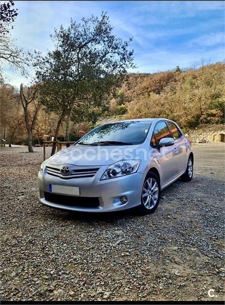 Gris / plata Usado 2012 Toyota Auris Active Berlina | 5000 € (Precio justo) - Imagen 1/2