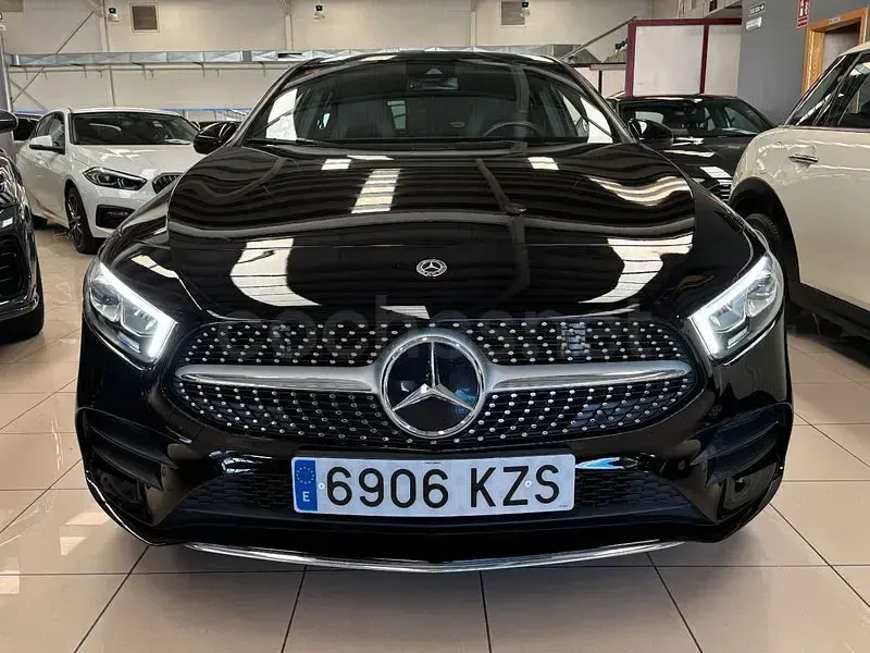 Usado Mercedes A180 116 CV (85 kW) 2019 Negro Berlina