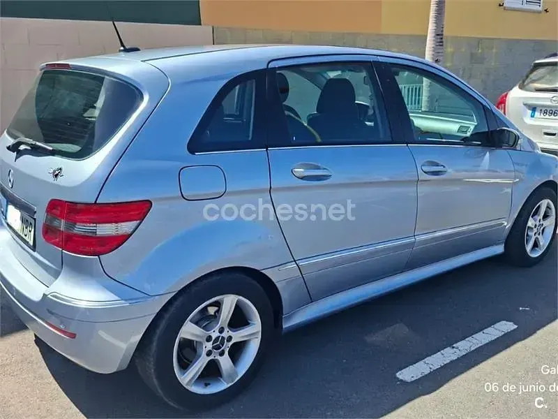 Usado Mercedes B180 109 CV (80 kW) 2005 Gris / plata Monovolumen