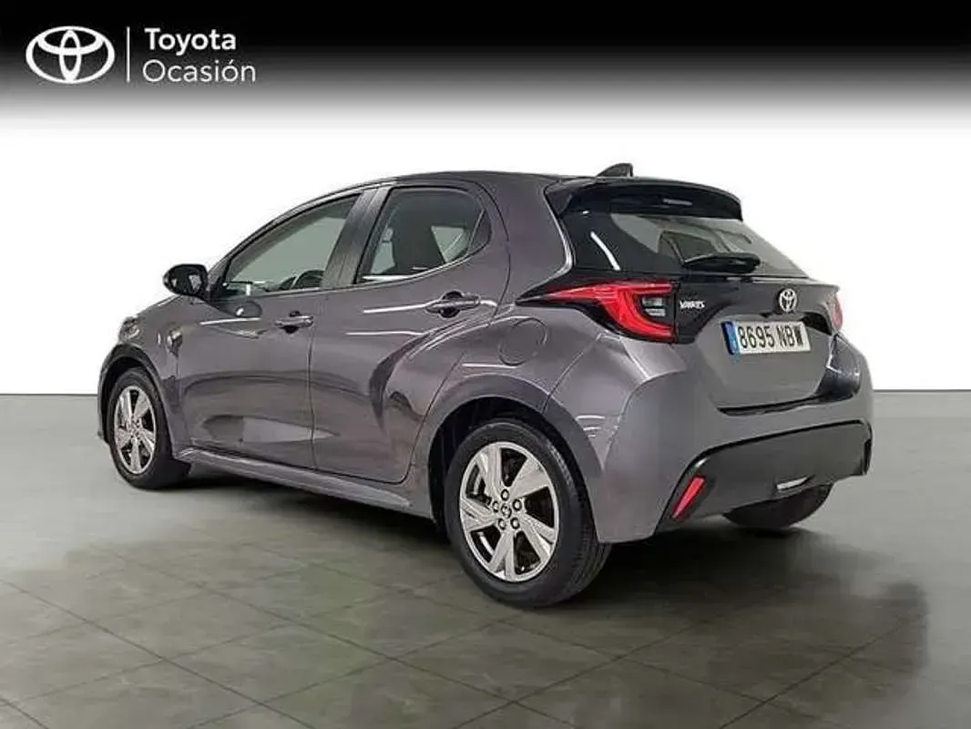 Usado Toyota Yaris Active 116 CV (85 kW) 2025 Gris Utilitario