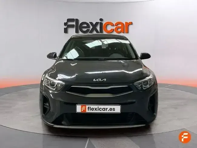 Usado Kia Stonic 84 CV (61 kW) 2022 Gris SUV