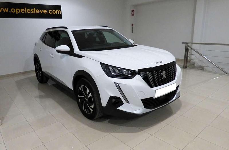 Usado Peugeot 2008 Active 110 CV (80 kW) 2021 Blanco SUV