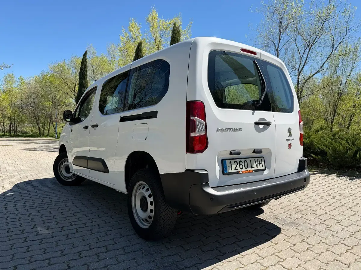Usado Peugeot Partner 130 CV (95 kW) 2021 Blanco Monovolumen