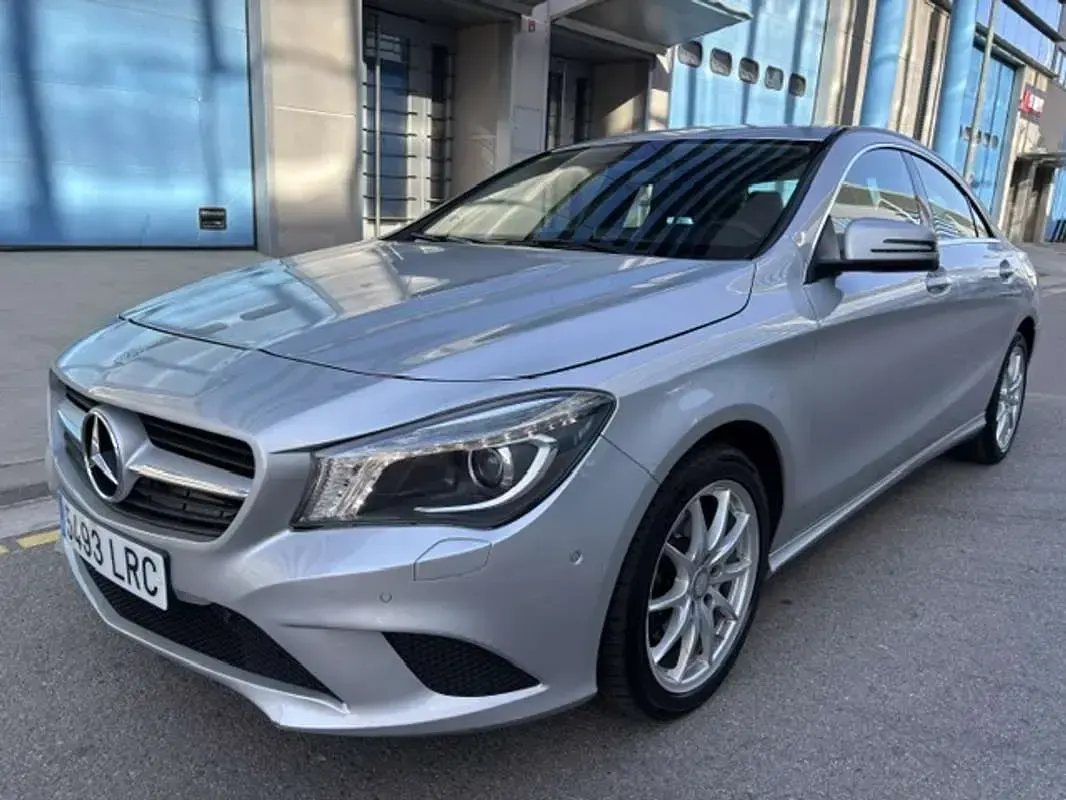 Usado Mercedes CLA220 Urban 170 CV (125 kW) 2015 Gris Coupe