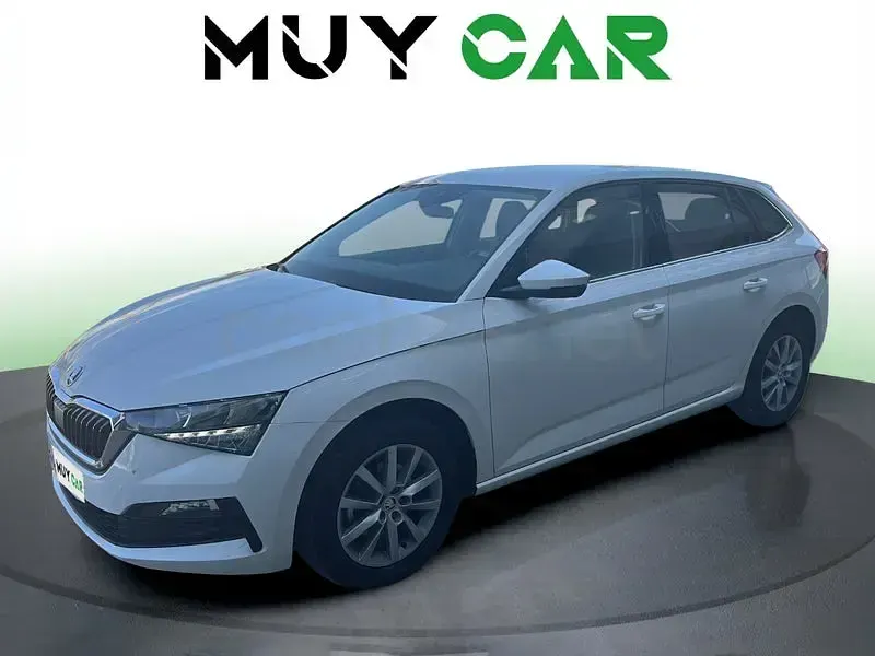 Usado Skoda Scala Ambition 110 CV (80 kW) 2022 Blanco Utilitario