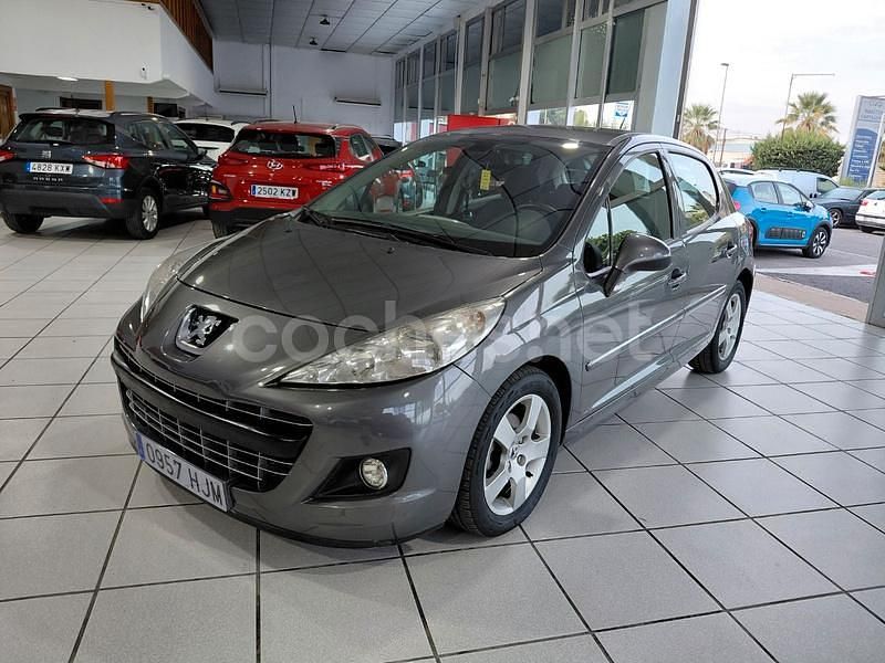Gris / plata Usado 2012 Peugeot 207 Berlina | 6800 € (Un poco caro) - Imagen 1/4