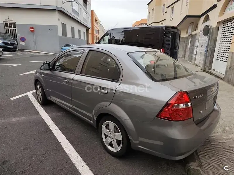 Usado Chevrolet Aveo LS 94 CV (69 kW) 2010 Gris / plata Berlina