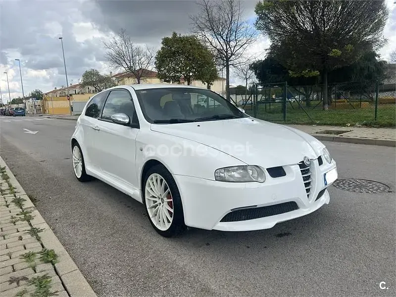 Usado Alfa Romeo 147 250 CV (183 kW) 2004 Blanco Utilitario