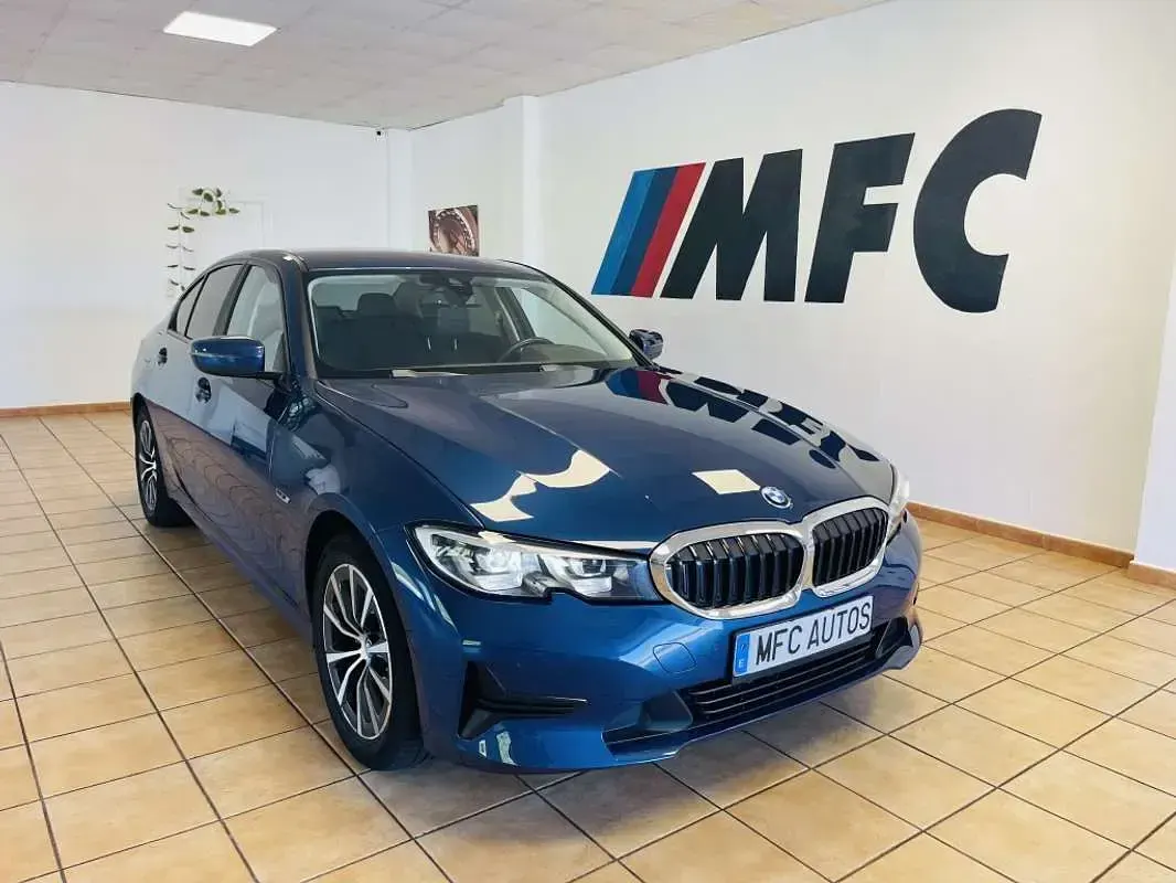Usado BMW 320e Comfort Edition 204 CV (150 kW) 2022 Azul Berlina